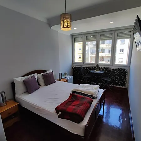 Apartamento, Com 3 Quartos Penha De Franca * Lizbona
